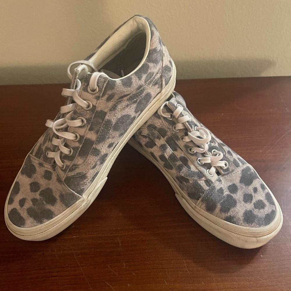 Leopard Vans